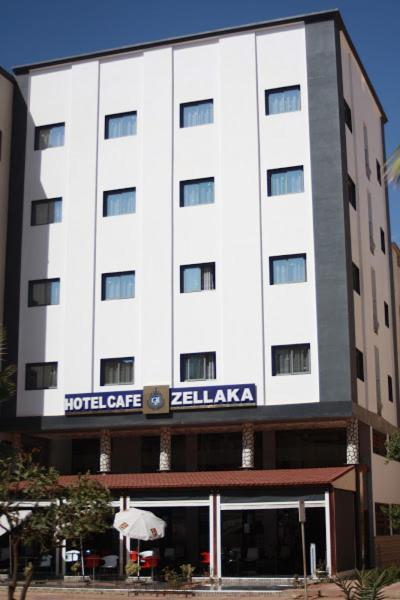 Zellaka Hotel & Cafe Kourigha Buitenkant foto